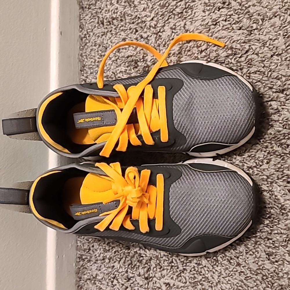 Kid Reebok shoes size4